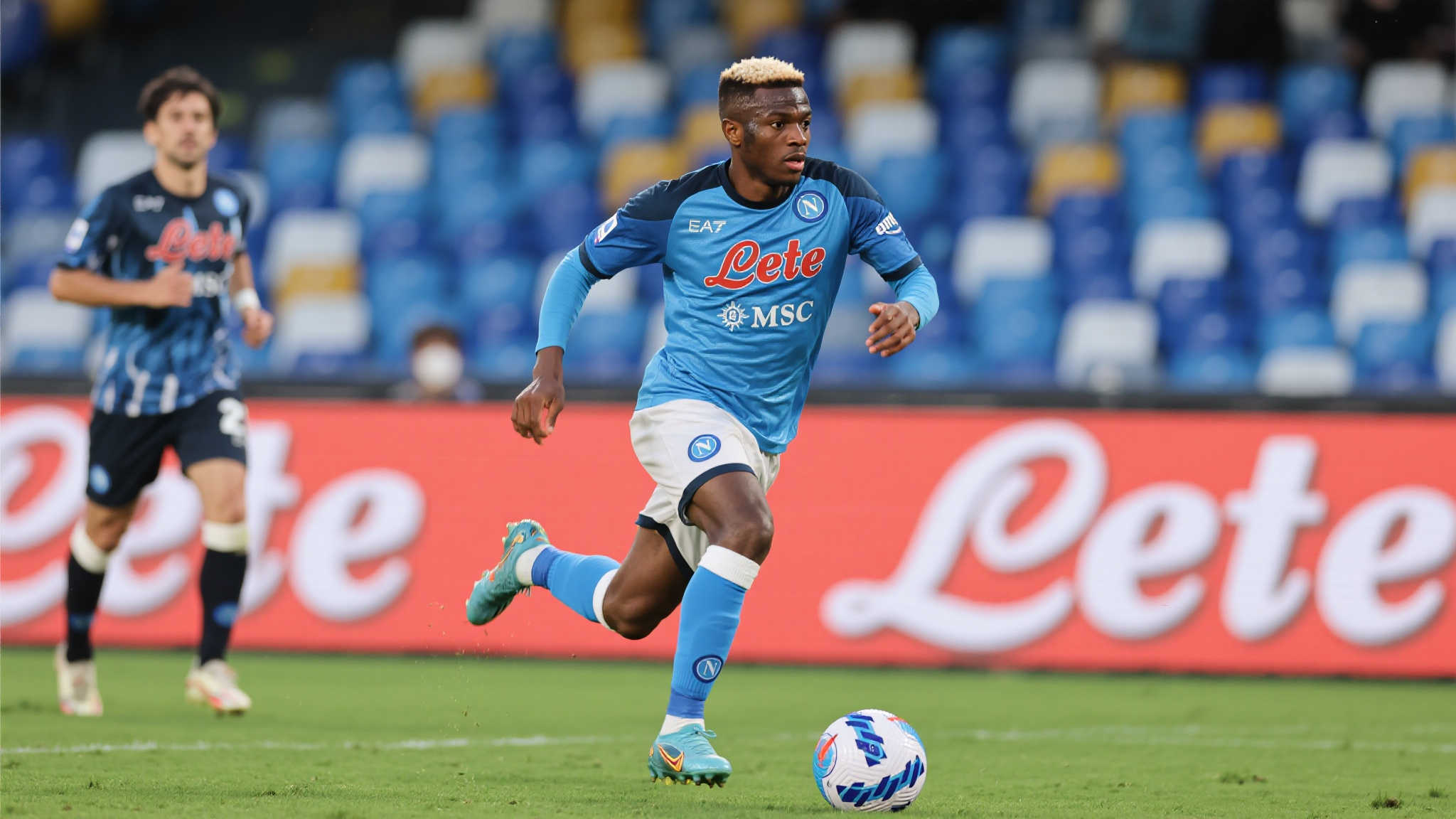 本年度，那不勒斯虽然卫冕意甲冠军仍有希望，但球队主